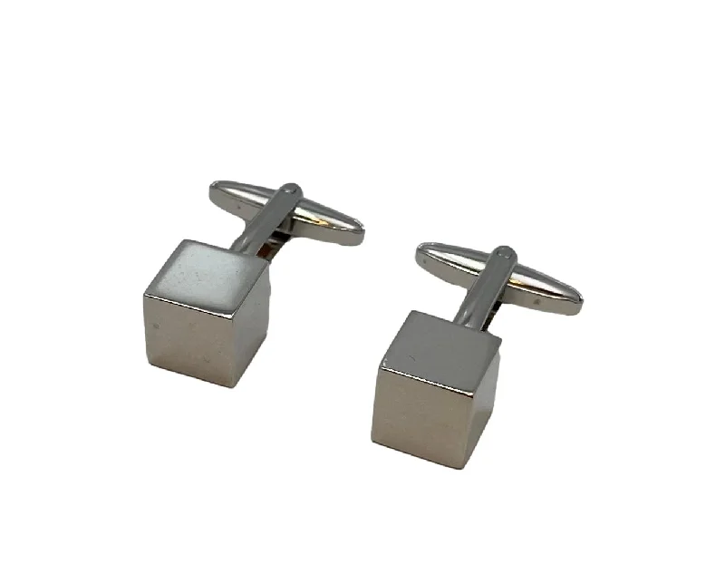 Best cufflinks for groomsmen with matching sets for a cohesive wedding look-Silver Cube Cufflinks