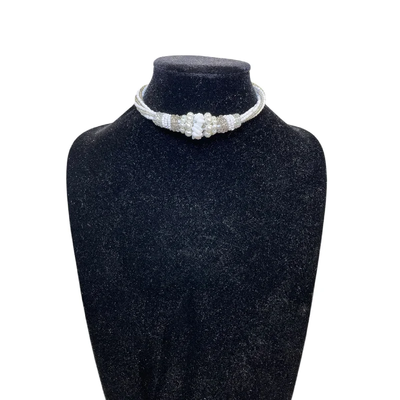 Trendy necklaces and pendants with statement pieces for a bold fashion statement-Necklace Choker & Collar By Cme In White