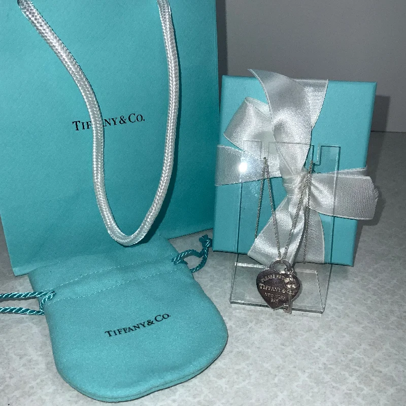 Best necklaces and pendants with intertwined designs for a symbol of unity-Necklace Luxury Designer By Tiffany And Company